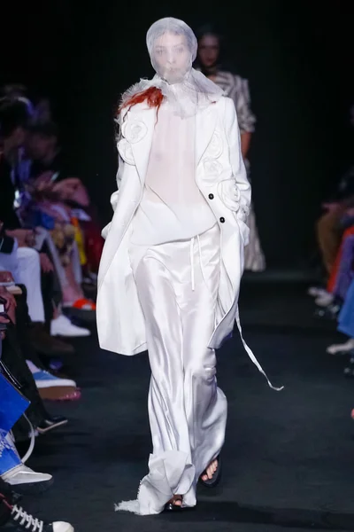 Look 25